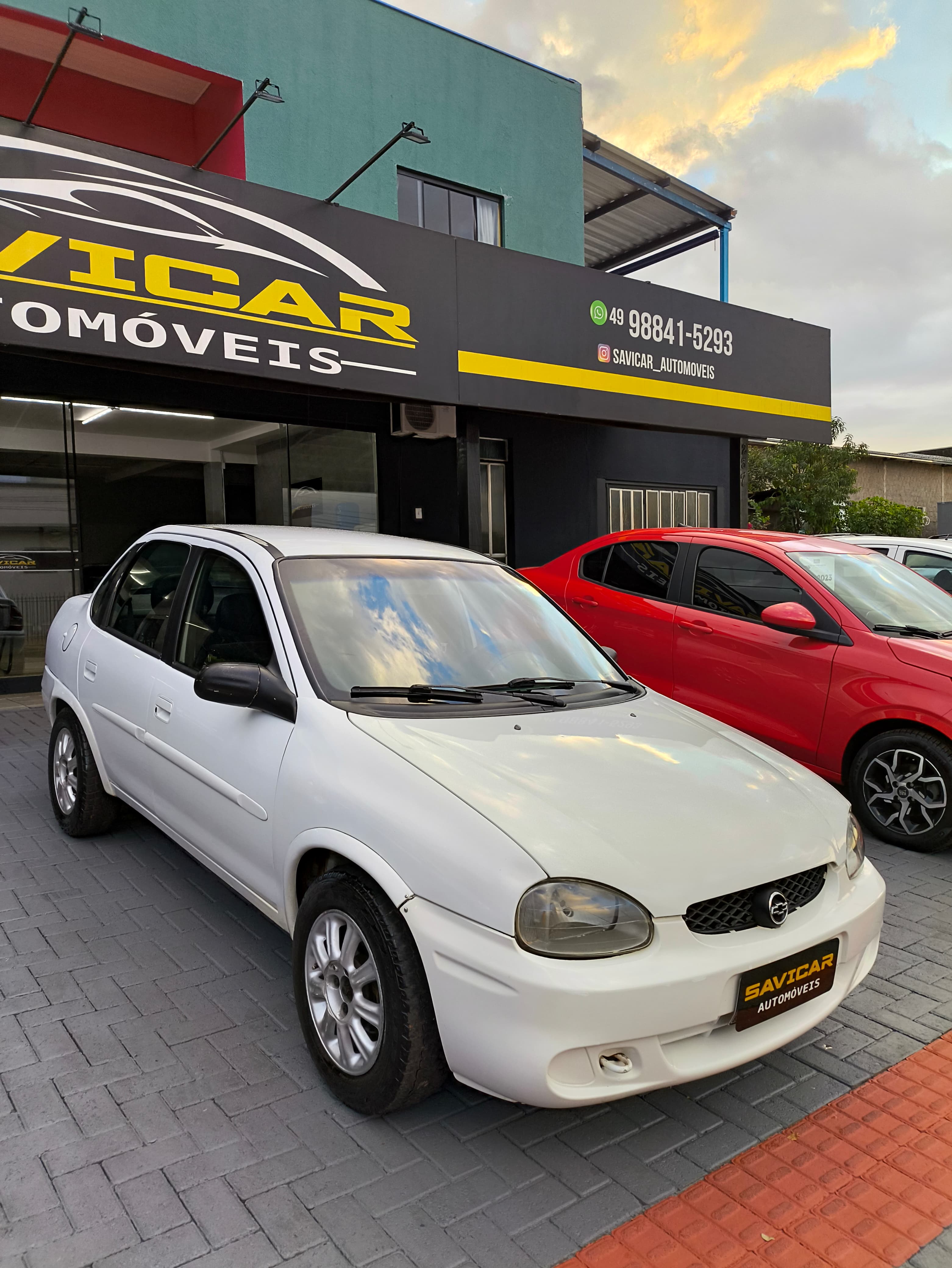 GM CORSA SEDAN BÁSICO 